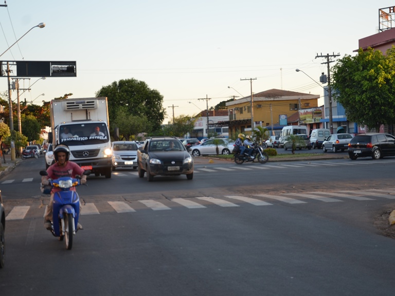 Quantidade de veículos dificulta o tráfego, gera problemas urbanos e desafios para autoridades - Claudio Pereira/JP