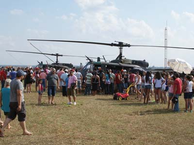 Os militares também abriram ao público suas aeronaves -