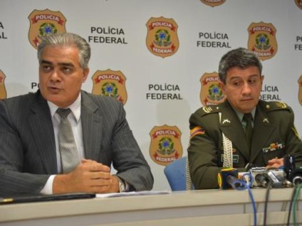 O diretor de Investigação e Combate ao Crime Organizado da Polícia Federal, Oslain Campos Santana, e o adido policial da Colômbia no Brasil, Narciso Martinez Cubillos, durante entrevista - Elza Fiúza/Agência Brasil
