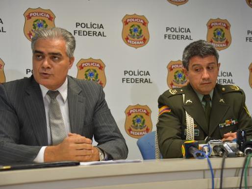 O diretor de Investigação e Combate ao Crime Organizado da Polícia Federal, Oslain Campos Santana, e o adido policial da Colômbia no Brasil, Narciso Martinez Cubillos, durante entrevista - Elza Fiúza/Agência Brasil