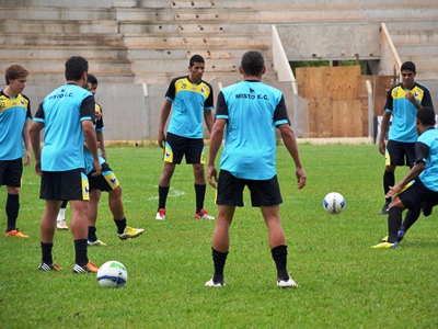 Pela manhã, atletas participaram de treino leve -