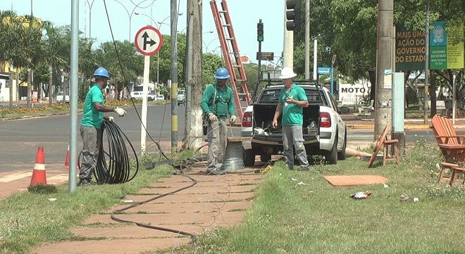 Acidente ocorreu na tarde de quarta (23) e até a manhã desta quinta-feira (24) funcionários tentavam sanar o problema - Reprodução/TVC