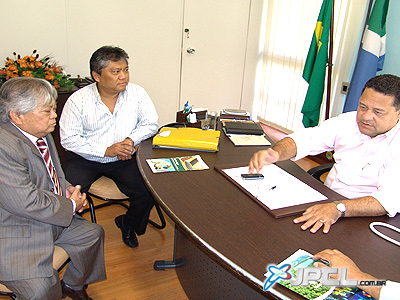 Deputado Akira Otsubo e o secretário municipal de  Agronegócios, Luiz Akira, estiveram com o diretor da Agraer, José Antonio Roldão -