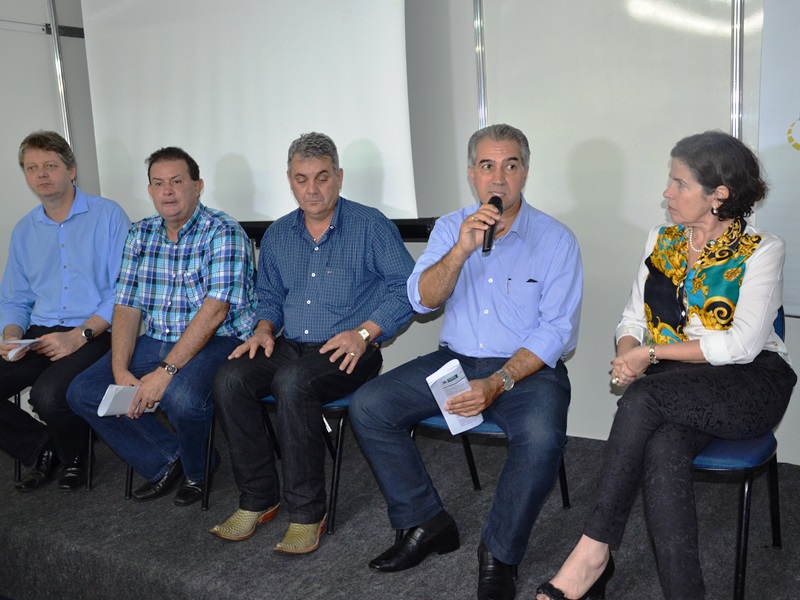 Em entrevista coletiva governador garante construção de Hospital regional  - Cláudio Pereira 