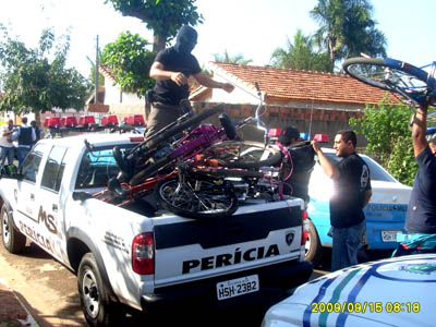 Em uma boca de fumo fechada pela polícia na Vila Nova, em setembro, policiais apreenderam diversas bicicletas que costumam ser trocadas por drogas -