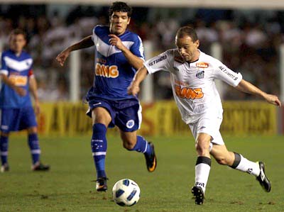 Peixe e Raposa duelam esta noite na Vila Belmiro, em Santos -