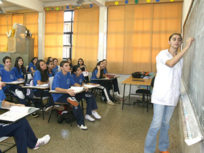O piso salarial dos professores do Estado é o 3º melhor do Brasil -