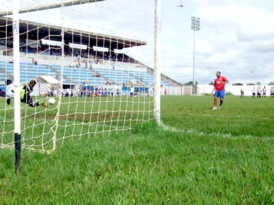 Penalidades estiveram presentes nos jogos deste fim de semana -
