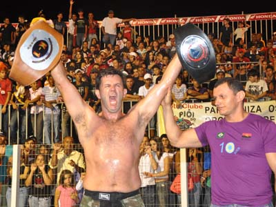 Campeão vibra com a vitória na disputa do título sul-mato-grossense - Campeão vibra com a vitória na disputa do título sul-mato-grossense -