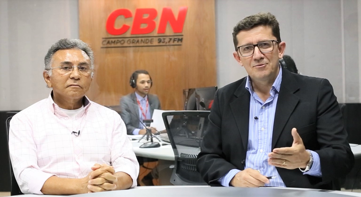 Odilon de Oliveira e o jornalista Otávio Neto nos estúdios da Rádio CBN - Reprodução