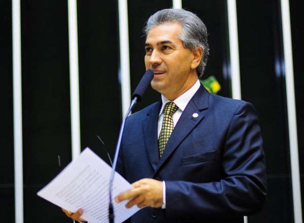 Reinaldo Azambuja não vê problemas em dois palanques -