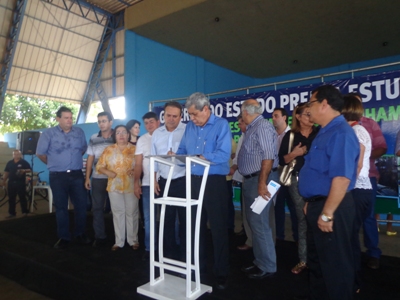 Governador assina ordem de serviço para obra de saneamento orçada em R$ 814 mil -