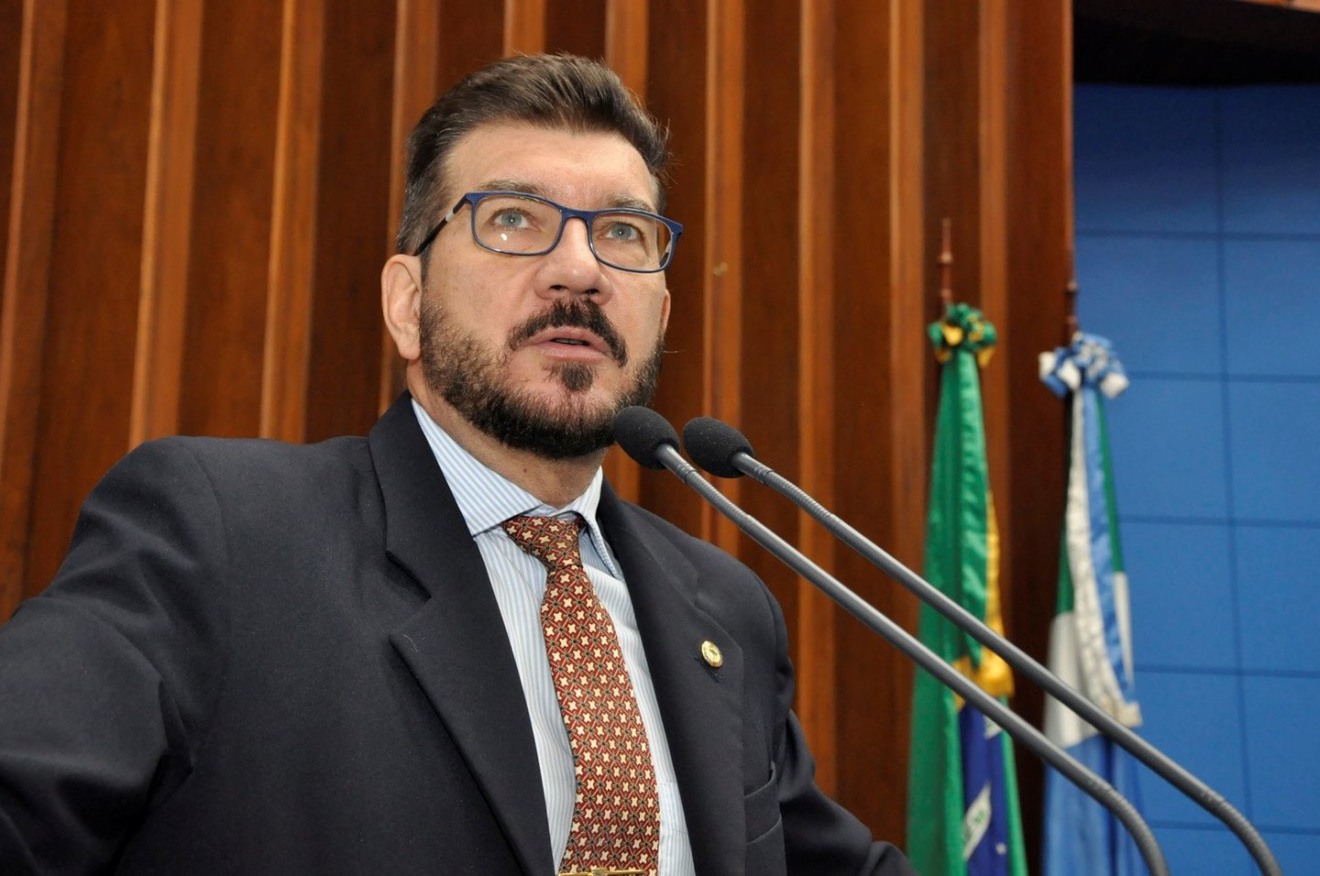 Pedro Kemp foi um dos parlamentares que reivindicou tempo para analisar a lista de obras que serão prorrogadas - Luciana Nassar/ALMS