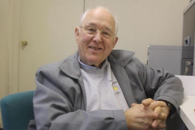 Idoso morre e deixa presentes para próximos 14 Natais a vizinha de 2 anos Idoso morre e deixa presentes para próximos 14 Natais a vizinha de 2 anos