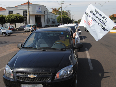 Carreata saiu da UFMS com destino à praça Senador Ramez Tebet -