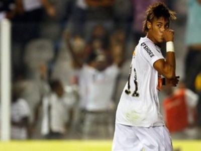 Neymar comemora um dos 15 gols marcados nesta -