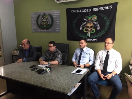 Delegados e o comando da PM durante entrevista nesta quarta - Marcelo Marcos/JPNews