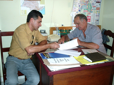 Dirceu Menegueli assina contrato do projeto -