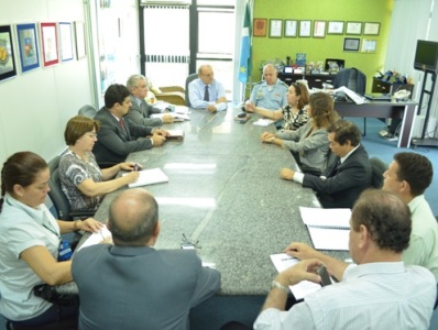 Representantes de vários órgãos participaram da reunião - Representantes de vários órgãos participaram da reunião -