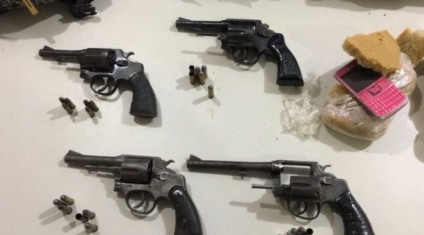 As mortes serão investigadas em inquérito da Polícia Civil, com laudos das armas que seriam dos suspeitos - Divulgação/PM