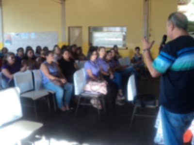 Secretário de Educação ministrando palestra -