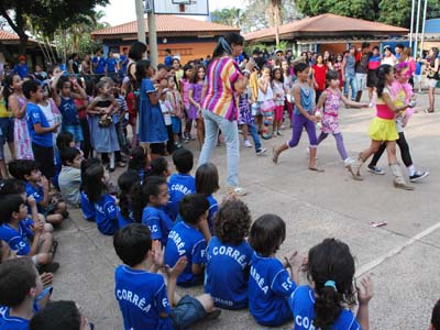 Cerca de 150 alunos aderiram a tarde Brega Chique -