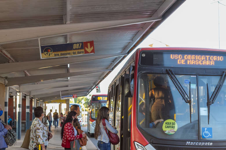 Usuários podem sofrer atraso para chegar nos destinos já que não há previsão para início da circulação do transporte público - Divulgação/PMCG