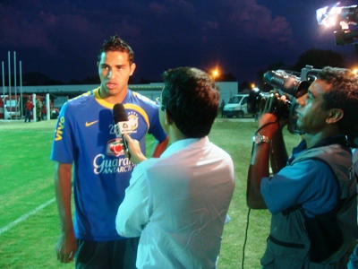 Alan Kardec foi o destaque do primeiro tempo marcando dois gols -