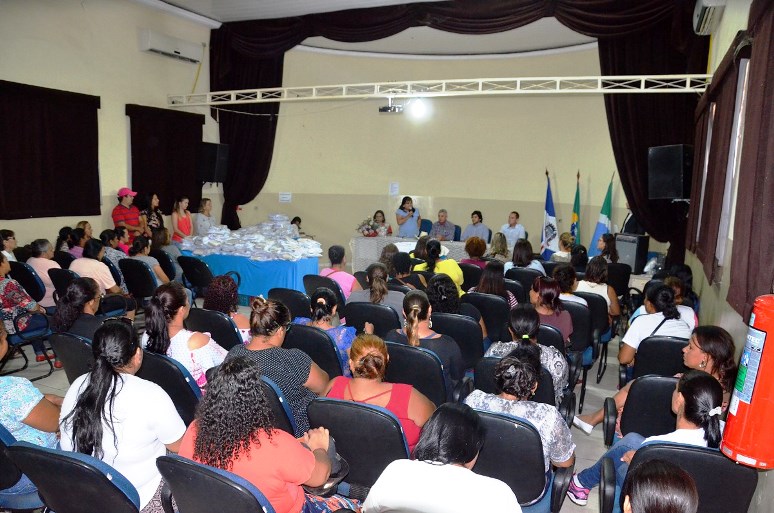 Anúncio foi feito durante a entrega de 2,4 mil itens em uniformes e equipamentos para merendeiras e cozinheiras - Divulgação/prefeitura