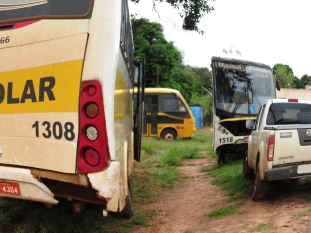 Além da situação precária dos ônibus, foi detectado o transporte irregular de ferramentas dentro dos veículos escolares - Divulgação/MPF