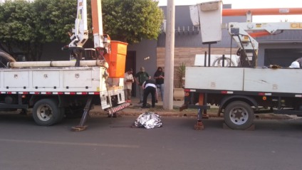 Trabalhador morre eletrocutado durante manutenção de rede elétrica de alta tensão no bairro Vila Nova - Alfredo Neto/JPNews