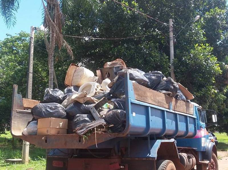 Segundo o Controle de Vetores, mais de quatro caminhões de possíveis criadouros foram retirados durante o mutirão - Secom