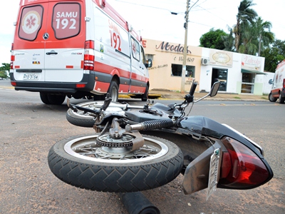A motocicleta, uma Honda Fan, era conduzida por um jovem de 20 anos -