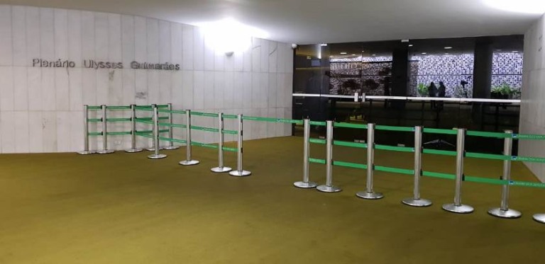 Corredores e salas vazios durante 12 dias, entre fevereiro e março