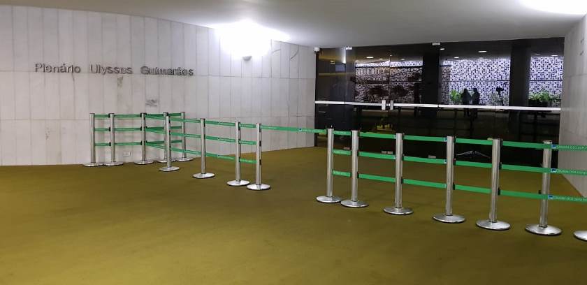Corredores e salas vazios durante 12 dias, entre fevereiro e março