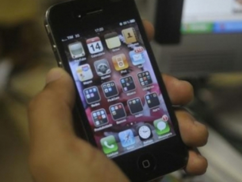 Parte da queda é atribuída à diminuição do número de celulares com chips pré-pagos - Arquivo/ABr Parte da queda é atribuída à diminuição do número de celulares com chips pré-pagos - Arquivo/ABr