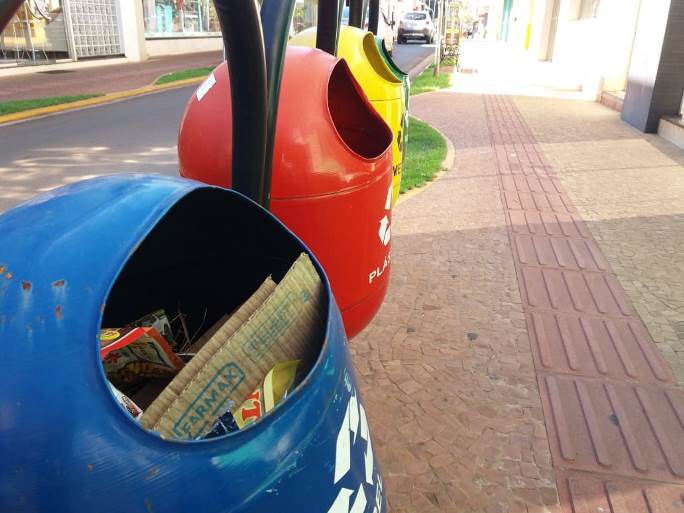 A coleta seletiva abrange a área central da cidade; morador reclama. - Alex Santos/JPNEWS