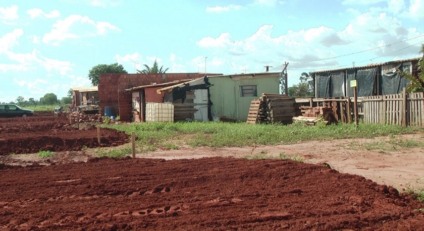 Lotes destinados para a construção de casas começaram a receber o serviço de patamarização - Reprodução/TVC