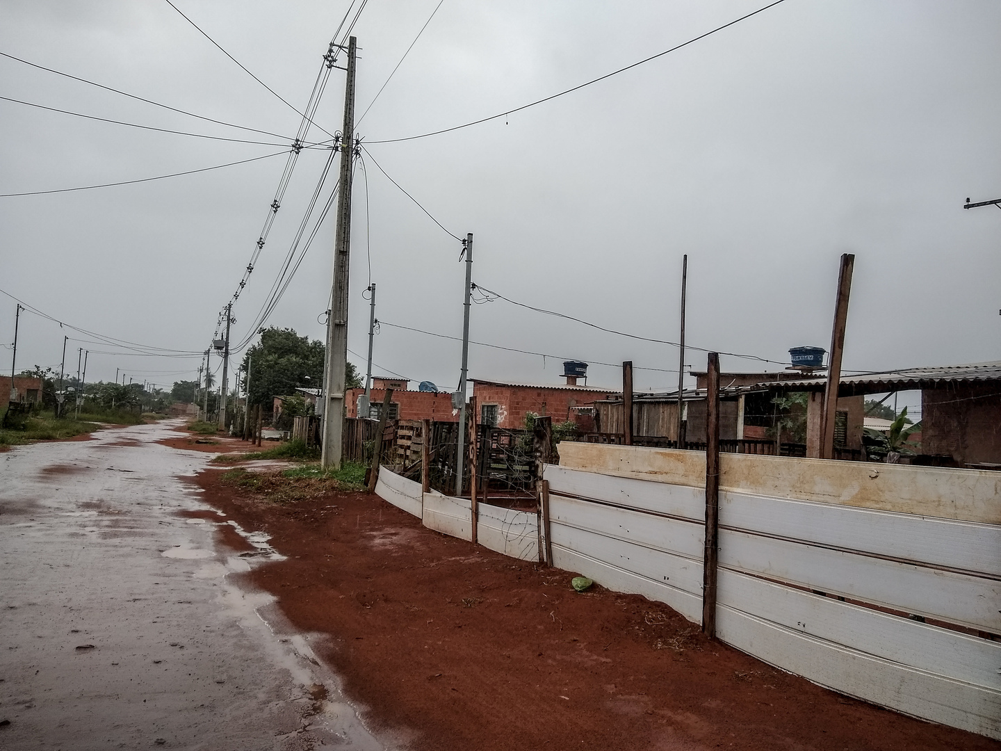 Há dois anos na ocupação, moradores exigem providências - Erick Marques/CBN