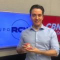 Lucas Prieto no estúdio da rádio CBN Campo Grande