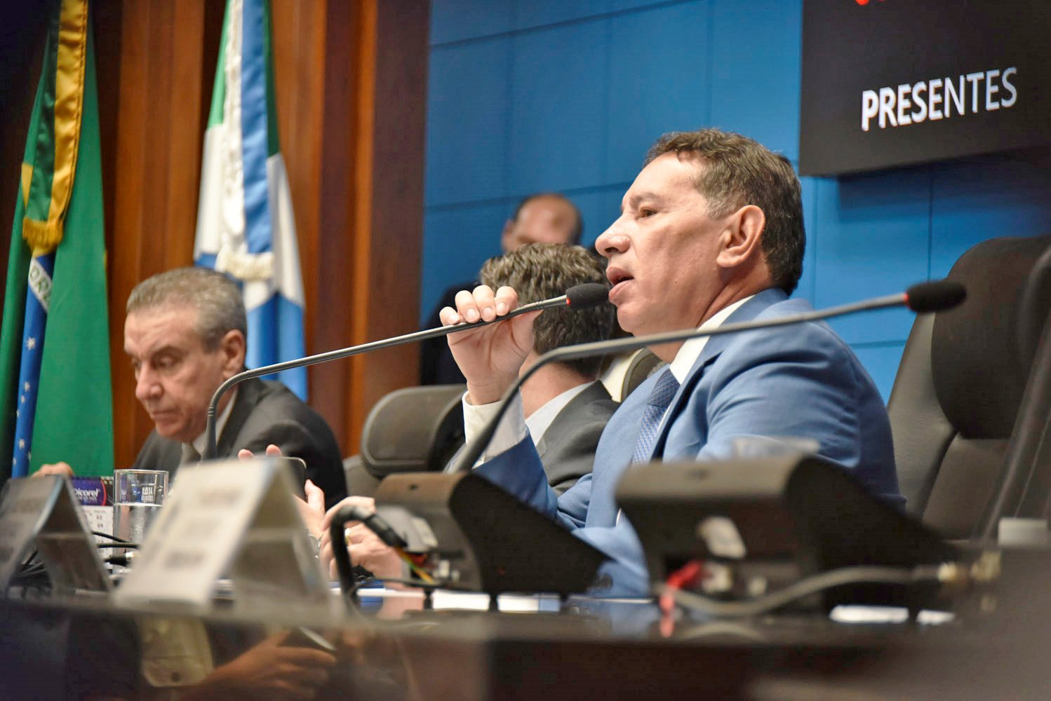 Presidente da Alems, Gerson Claro (PP), e 1º secretário, Paulo Corrêa, durante sessão plenária desta quinta-feira (31)