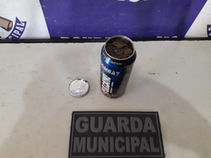 Adolescente é apreendida em com quase meio quilo de haxixe escondido em latinha - Foto: Divulgação/GM