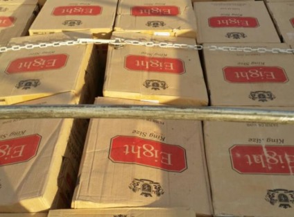 Cada caminhão estava carregado com aproximadamente 800 caixas de cigarros - Divulgação