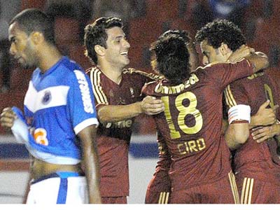 Autor do primeiro gol no jogo, Fred não comemora diante do ex-time - Autor do primeiro gol no jogo, Fred não comemora diante do ex-time -