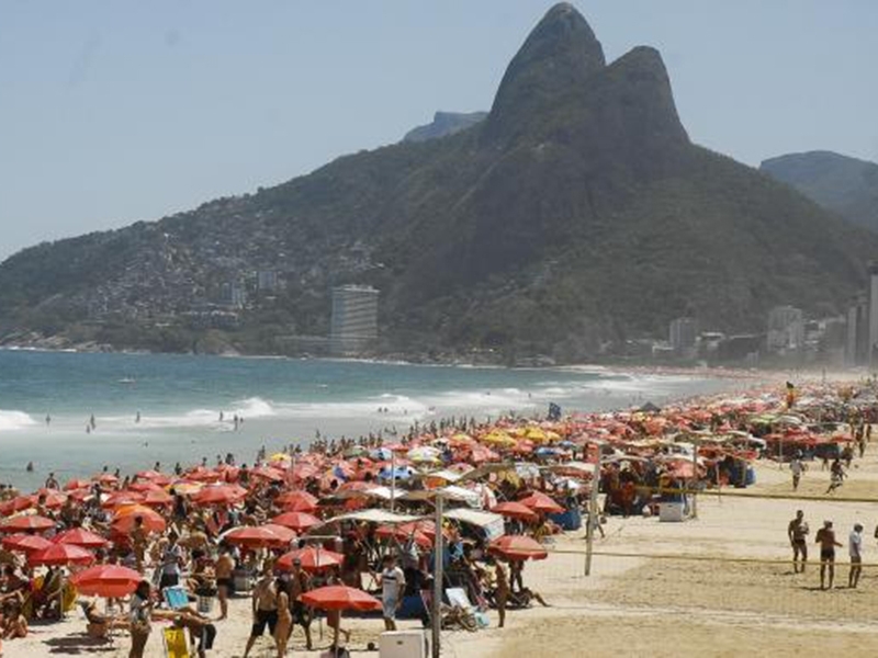 Rio de Janeiro, com belas praias, receberá milhares de turistas no verão que começa hoje e termina em fevereiro - Agência Brasil/EBC