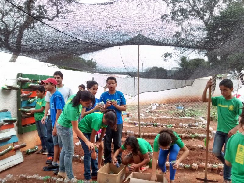 Alunos apresentaram peça teatral na praça Senador Ramez Tebet - Divulgação