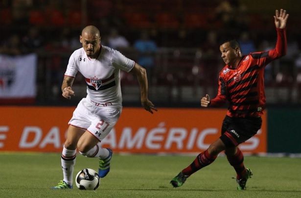 Partida teve emoção do começo ao fim, com gol nos acréscimos - Rubens Chiri/SPFC