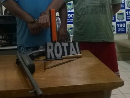 Uma das armas estava com um jovem de 19 anos - Divulgação/PM