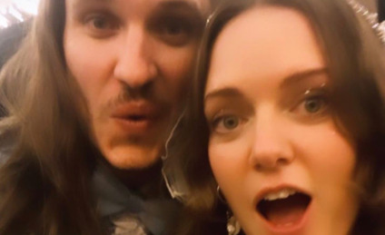 Tove Lo e Charlie Twaddle oficializaram o namoro em 2019 - Reprodução