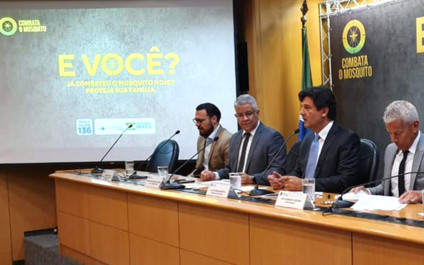 Luiz Henrique Mandetta (ao centro), no lançamento da campanha - Márcia Paravizzi/CBN